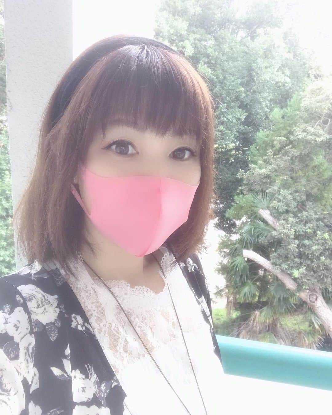富岡美羽のインスタグラム：「昨日は養成所のお仕事の後に 9月YouTube公開の朗読ドラマ 『ブスでも愛してくれますか？』の稽古がありました😊 最終チェックの為の声録りをしたのですが、いよいよ本番なんだなぁと緊張とワクワクが💗  同時にこれまで全稽古（残一回）に出演者全員が揃って来られた事に心から感謝です✨   作品を作っていく中で毎回全てが順調にいくわけではありません。作品はやっぱり生き物なんですよね。 まだまだ修行中の私だからこそ「何のために」を忘れず完成を目指して挑戦です❣️  そして私といつも心一つに努力前進してくださる出演者の皆様の幸せと健康を日々祈りながら、この作品をご覧になってくださる皆様に少しでも感動をお届けできるよう頑張っていきたいと思います💖  本番まであと少し！ 大好きな演者の皆様 作品に関わる全ての皆様に感謝しながらラストスパートまで頑張ります❣️  応援宜しくお願い致します！！  #朗読ドラマ #ブスでも愛してくれますか」