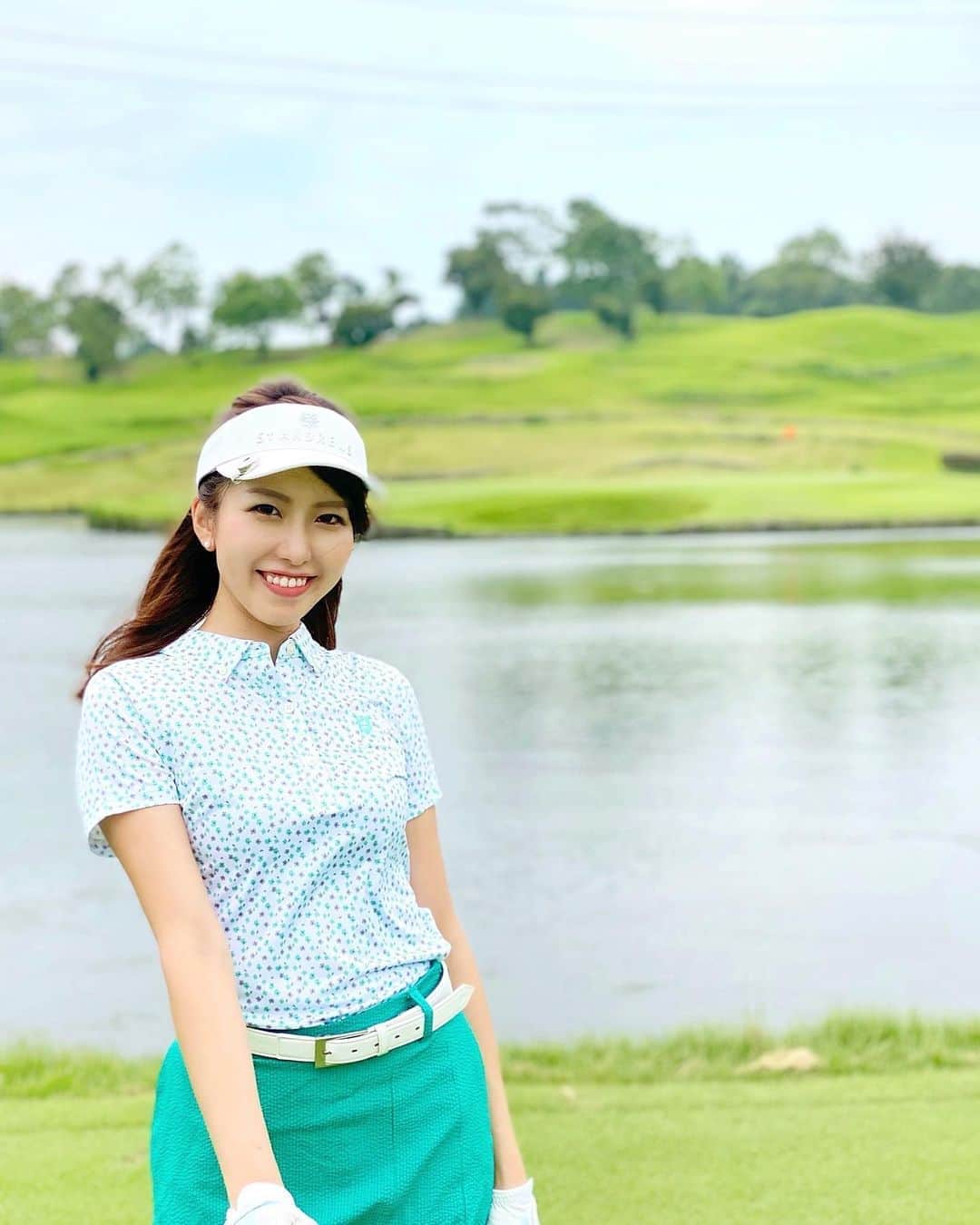 のインスタグラム：「* おはようございます☺️ 先週のゴルフコーデ🌻 @footjoy.japan  今年の夏は暑すぎるから 爽やかな色のウェアを選びがち🌿  今日も暑いので皆さまお気をつけ下さい🌞  #ゴルフコーデ #ゴルフ #ゴルフ女子 #スポーツ #japan #tokyo #golf #golfgirl #footjoy #フットジョイ #武田奈津美」