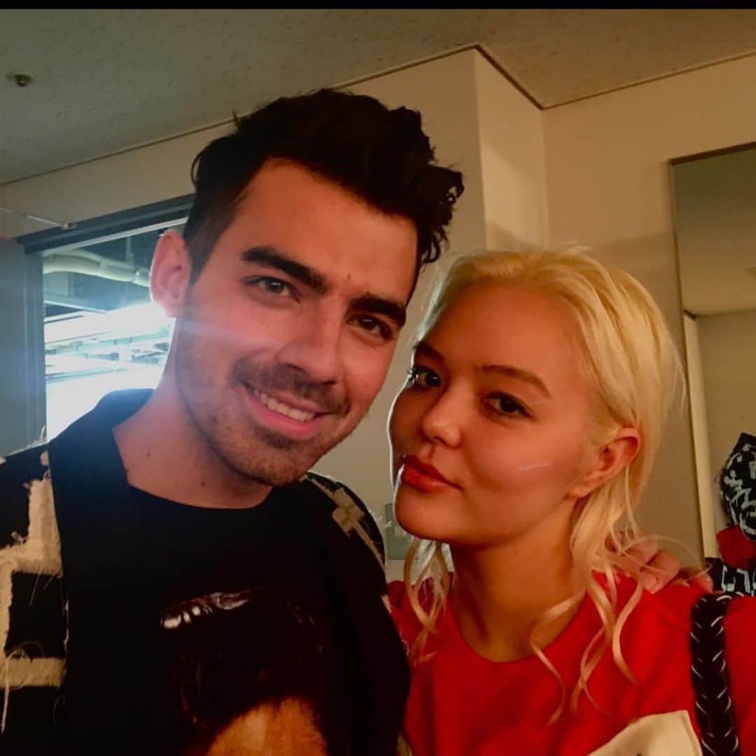 maya kibbel キベルまやのインスタグラム：「Happy birthday @joejonas !! 🎉 I’m so lucky to have you as a big bro.」