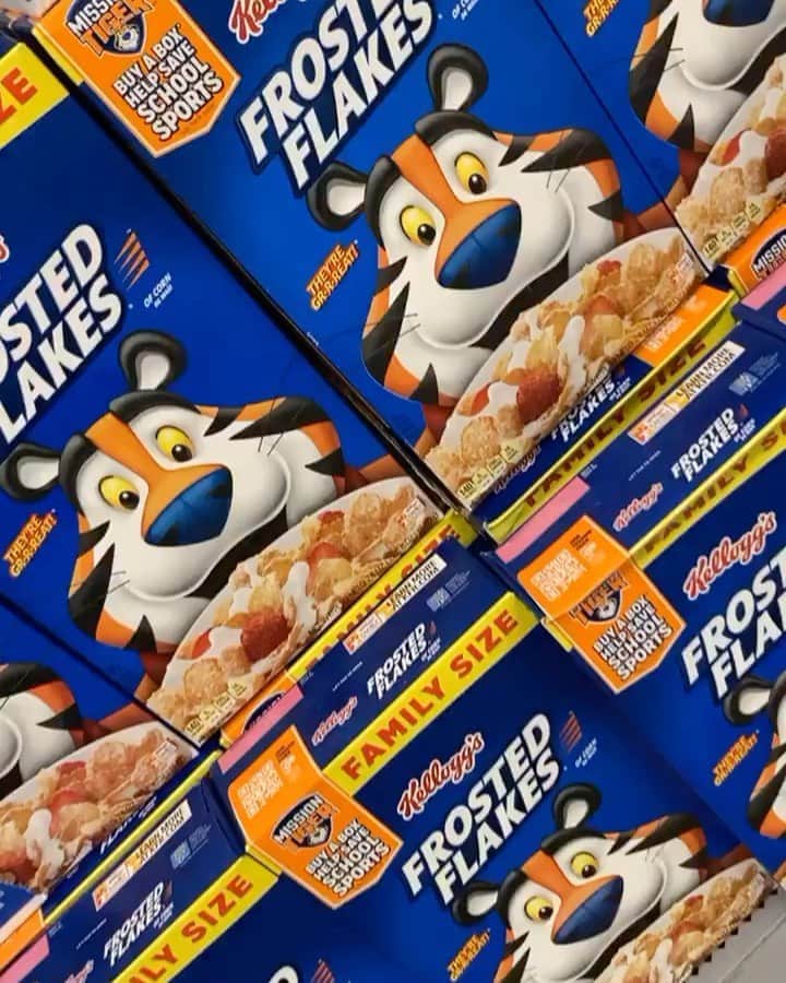 ファンクマスター・フレックスのインスタグラム：「NEW SERIES! #WeAboutThatCerealBruh !!!! @youtube / FunkFlex + your favorite celebrities!!! Producer @tatwza 🎥 @willdrey 🎥 @juganot !!!! Lyor / Kelly thanks again! We working!!! These artist got me Walmart hustling!! WHATS YOUR FAVORITE CEREAL CAUSE #WeAboutThatCerealBruh0001」