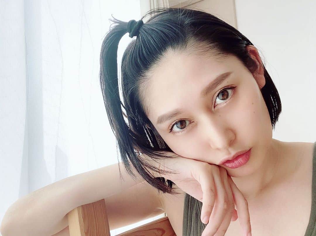 のインスタグラム：「おはよ  熱中症にも気をつけてね☀️  #朝#goodmorning #夏#summer#おでこ」