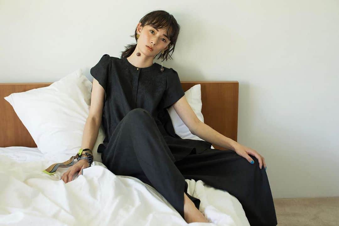 風間ゆみえのインスタグラム：「SUMMER BLACK  @la_marine_francaise_official   "Director's special edition" スペシャルエディション  リバティプリントのシリーズから贅沢なリバティジャガード‼︎  お待たせいたしました‼︎ ようやく発送スタートしています❣️」