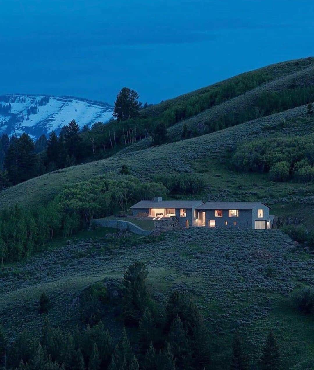 The Cool Hunterさんのインスタグラム写真 - (The Cool HunterInstagram)「Jackson Hole House in Wyoming designed by @mcleanquinlan #swipeleft」8月16日 9時48分 - thecoolhunter_