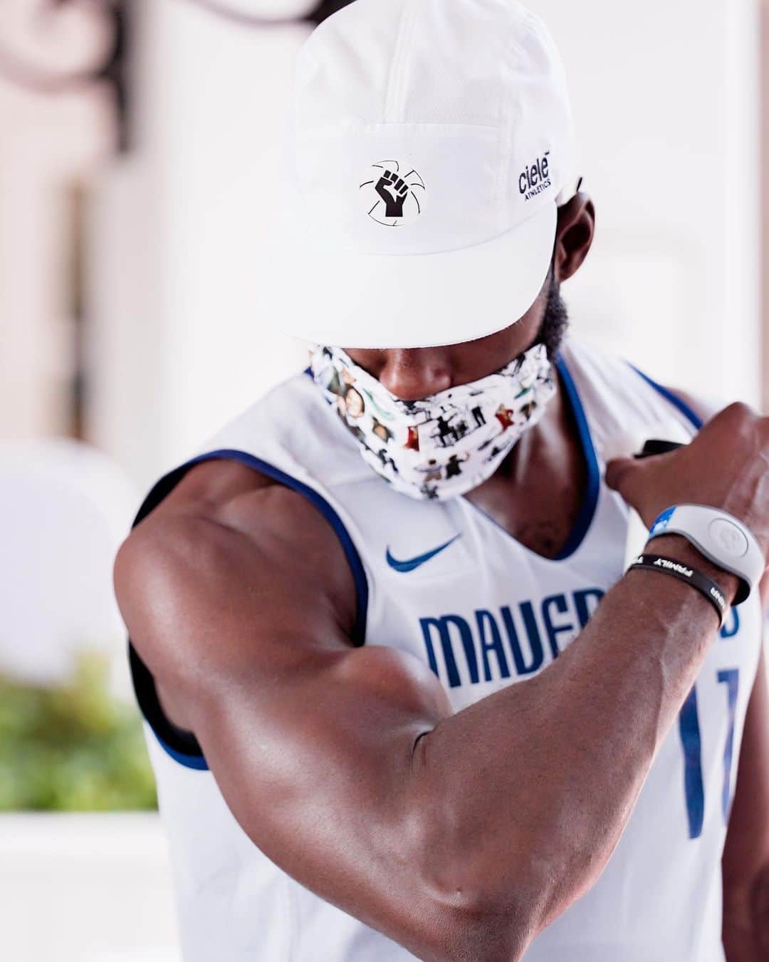 ティム・ハーダウェイ・ジュニアのインスタグラム：「💪🏾 workin!!」