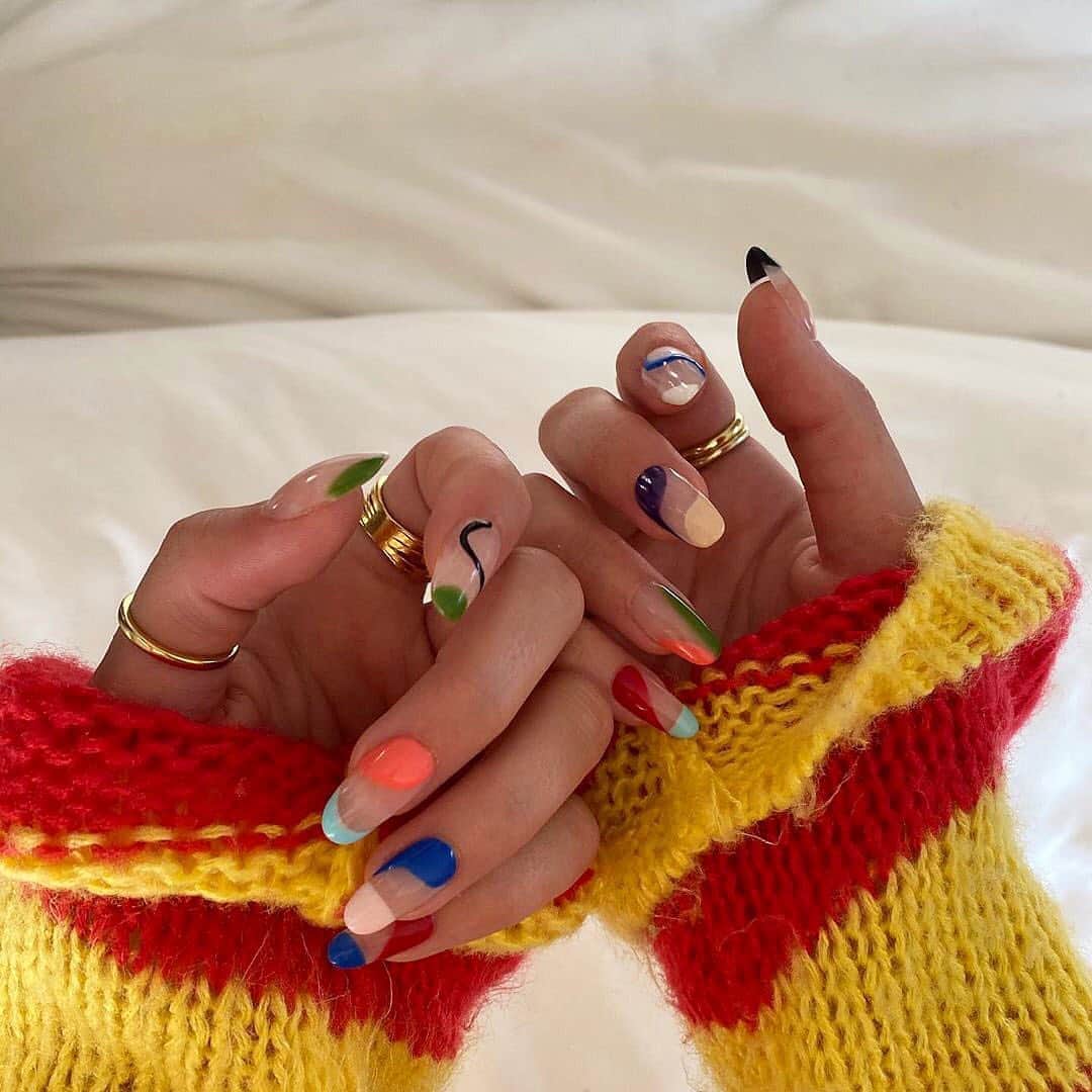 WHO WHAT WEARさんのインスタグラム写真 - (WHO WHAT WEARInstagram)「Nails of my dreams. ☁️ photo: @lennonstella」8月16日 10時01分 - whowhatwear