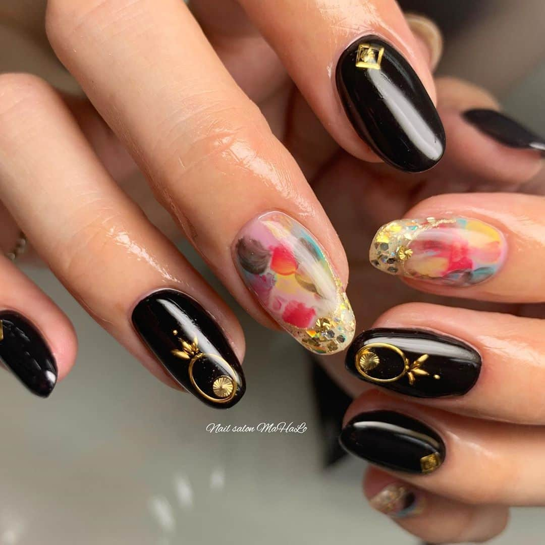 神原美香さんのインスタグラム写真 - (神原美香Instagram)「. . みいNail☆ 黒だけどラスト夏感🥳✨✨ . . 　　　　. .  ‾‾‾‾‾‾‾‾‾‾‾‾‾‾‾‾‾‾‾‾‾‾‾‾‾‾‾‾‾‾‾‾‾‾‾‾‾‾‾‾‾‾‾ 随時ご予約受付中🌟 Nail salon MaHaLo 大阪＊梅田＊北新地 〠大阪市北区梅田1丁目2-2-B100号 大阪駅前第2ビルB1F ☎️06-6345-2220 📩mahalo.nail.0420@gmail.com LINE@📱mahalo-umeda 当日ご予約も受け付けております✨ お気軽にお問い合わせください💖 ‾‾‾‾‾‾‾‾‾‾‾‾‾‾‾‾‾‾‾‾‾‾‾‾‾‾‾‾‾‾‾‾‾‾‾‾‾‾‾‾‾‾‾ #nail#ネイル#nofilter#beauty#nailstagram #大阪#北新地#梅田ネイルサロン#大阪ネイルサロン#NailsalonMaHaLo#네일아트#네일#젤네일#footnail#instanail#gelnails#nailart#japanesenailart #スカルプ#オトナ女子ネイル#可愛い#nails#ジェルネイル#ネイルデザイン#オフィスネイル#上品ネイル#夏ネイル2020#シンプルネイル#夏ネイル#黒ネイル」8月16日 10時14分 - mahalo.nail2012