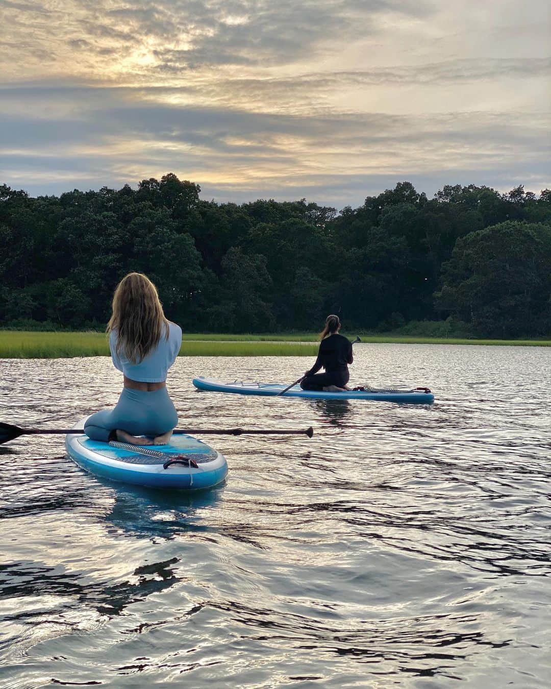 ケイト・ボックさんのインスタグラム写真 - (ケイト・ボックInstagram)「Just a romantic sunset paddle board ✨✨✨」8月16日 10時16分 - katelove