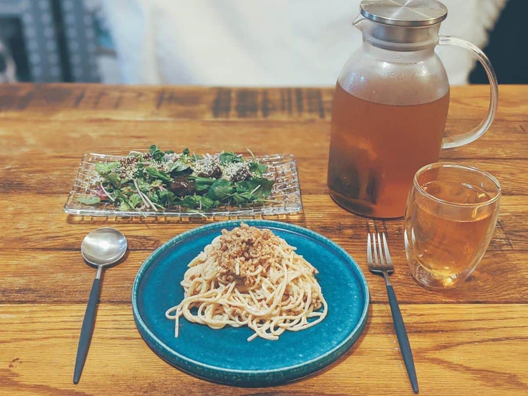 藤田敦子のインスタグラム：「ㅤ 【#blendakitchen 】 #Dinner ✔︎vegan汁なし坦々麺( #Glutenfree ) ✔︎漬けマグロとしらすのリーフサラダ ㅤㅤㅤ 改良の余地あるけど ヴィーガン汁なし坦々麺が とても美味しかった❤️🤤」