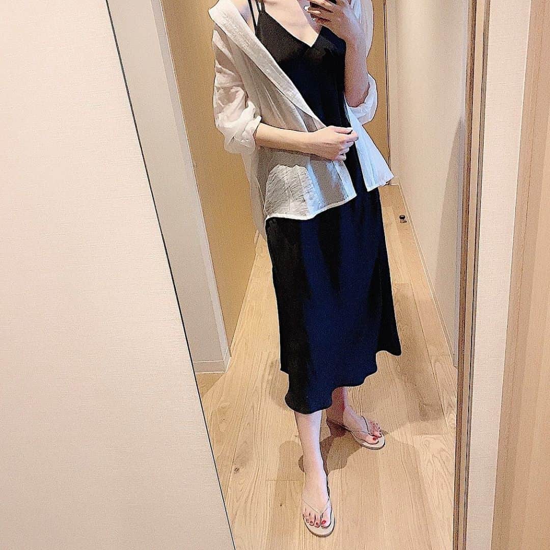 のインスタグラム：「. こないだ海行った時の コーデ👗 キャミワンピに シースルーのシャツ🤭🧡 . . . #code#ootd#outfit #zara #tkees  #和歌山#白浜#白良浜 #夏コーデ#旅行コーデ #ラフコーデ #キャミワンピ #シースルー #ホテルシーモア #ティキーズ」