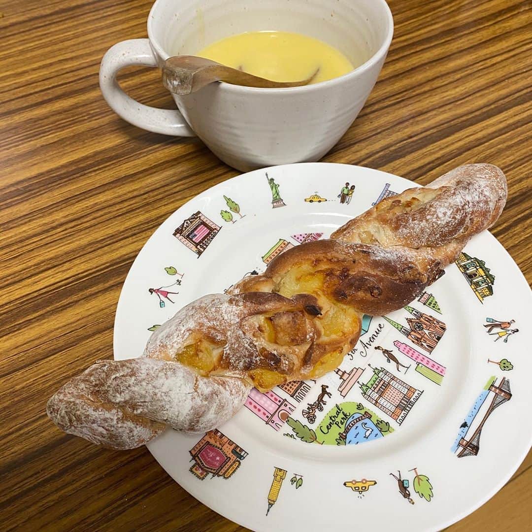 範田紗々さんのインスタグラム写真 - (範田紗々Instagram)「朝食、手作りパンって嬉しい♡ #パン教室」8月16日 10時39分 - handa_sasa