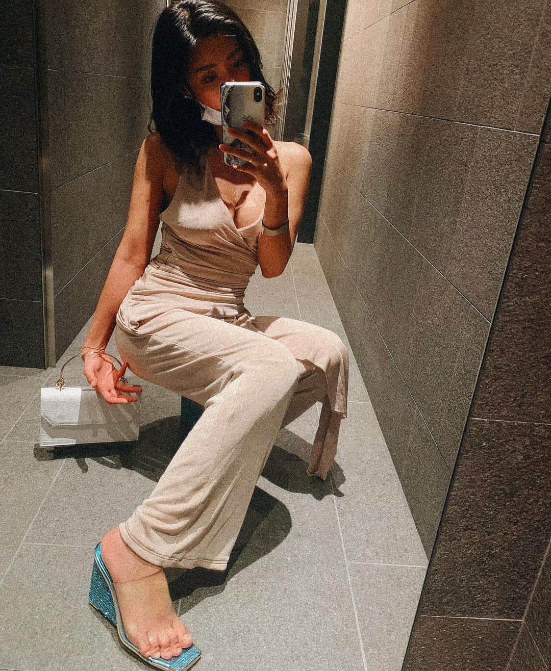 のインスタグラム：「👗 @mishacollection  👠　@yelloshoes_official  🛍 @fashionnova  #fashion #fashiongram #fashionstyle」