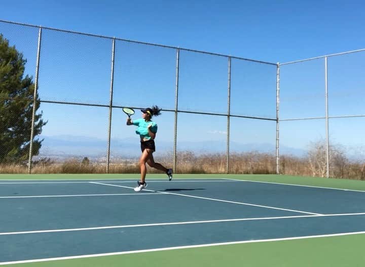 柴原瑛菜のインスタグラム：「🎾Finishing off the week with one of my favorite drills before I go back on the road💪 ✈️Next Stop: New York City🍎 • • 🎾いよいよ明日ツアーに出発✈️練習最後はいつものドリルで締め括り💪ニューヨークに行ってきま〜す🍎 • • #athlete #sports #professional #tennis #player #enashibahara #motivation #inspiration #ellesse #ellessejapan #yonex #wta #2020 #newyork  #柴原瑛菜 #選手 #プロ #テニス #スポーツ#エレッセ #ヨネックス #ニューヨーク」