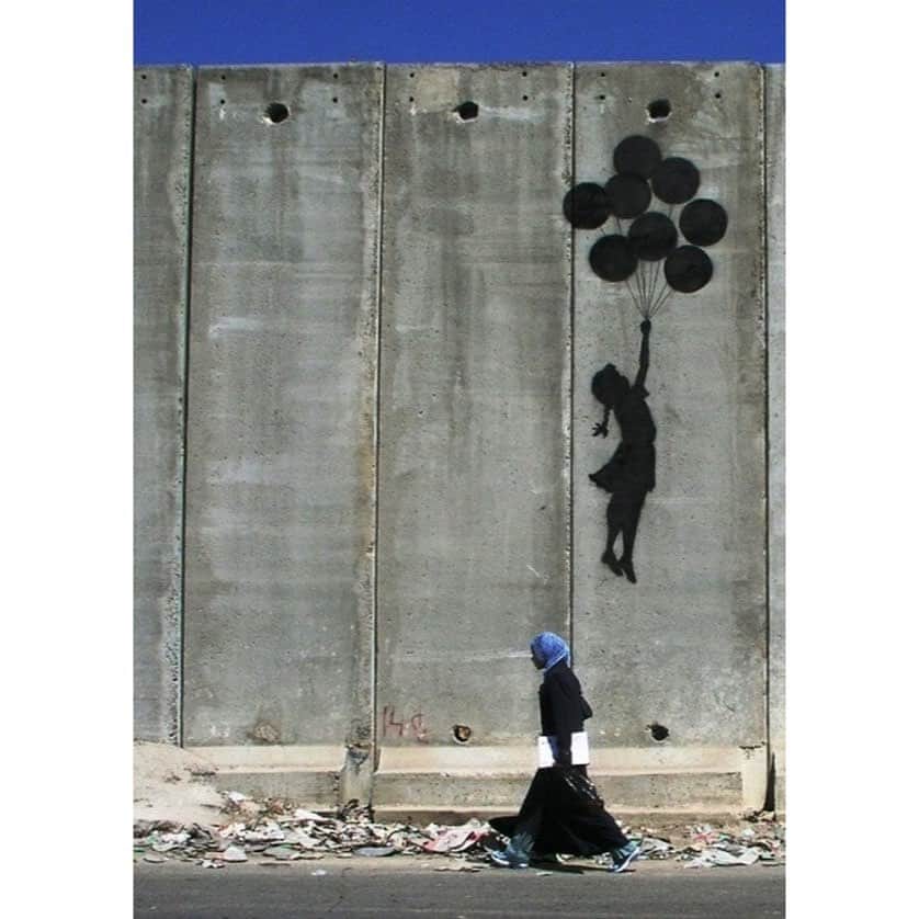 長坂 睦生さんのインスタグラム写真 - (長坂 睦生Instagram)「【オマールの壁】﻿ ハニ・アブ・アサド監督による﻿ 2013年のパレスチナ映画。﻿ パレスチナ問題を軸にイスラエル軍によって﻿ 友情や愛が引き裂かれていく悲劇。﻿ 自由を奪われ、選択肢が限られ、﻿ 全ての現状に疑心暗鬼になる。﻿ これは告発映画ではなく、﻿ いたって普遍的な作品だ。﻿ ﻿ ベルリンの壁は崩壊された。﻿ 崩壊すべき壁はまだある。﻿」8月16日 11時08分 - mutsukinagasaka