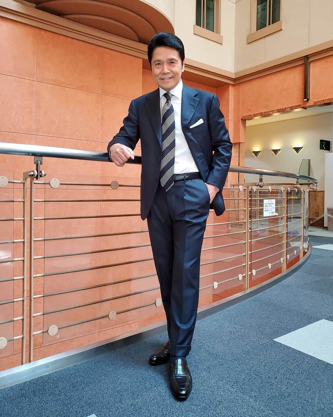 峰竜太のインスタグラム：「#アッコにおまかせ❗ #suit#liverano_liverano #shirt#doone #tie #attovannucci #shoes#santoni」