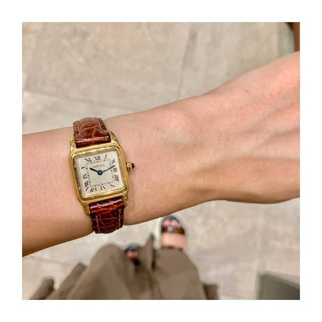 HIROBさんのインスタグラム写真 - (HIROBInstagram)「-HIROB丸の内-﻿ ﻿ Vintage Cartier Santos﻿ ご紹介致します！﻿ ﻿ 1枚目〜3枚目﻿ SS・quartz・非防水﻿ ¥240,000+tax﻿ ﻿ 4枚目〜6枚目﻿ 18kyg・手巻・非防水﻿ ¥440,000+tax﻿ ﻿ 8/18まで10%OFFも開催しております。﻿ 一部除外有﻿ ベイクルーズポイントカード付与率2倍の﻿ ダブルポイントキャンペーンも同時開催しております！﻿ ﻿ 通信販売も対応しており、お電話でのご相談も受け付けています。﻿ 当面の間、送料は無料となりますので、ご来店が難しい方でもお気軽にお問い合わせ下さい。﻿ ﻿ ﻿ …お問い合わせ…﻿ 03-5224-8666﻿ ﻿ #hirob﻿ #hirobmarunouchi﻿ #baycrews﻿ #vintage﻿ #cartier﻿ #santos﻿ ﻿ #morellato﻿ #cassis﻿ ﻿ #モレラート﻿ #カシス﻿ ﻿ #ヒロブ﻿ #ヒロブ丸の内﻿ #ベイクルーズ﻿ #カルティエ﻿ #サントス﻿ #ヴィンテージ﻿ #自分へのご褒美﻿ #東京駅﻿」8月16日 11時33分 - hirob.jp