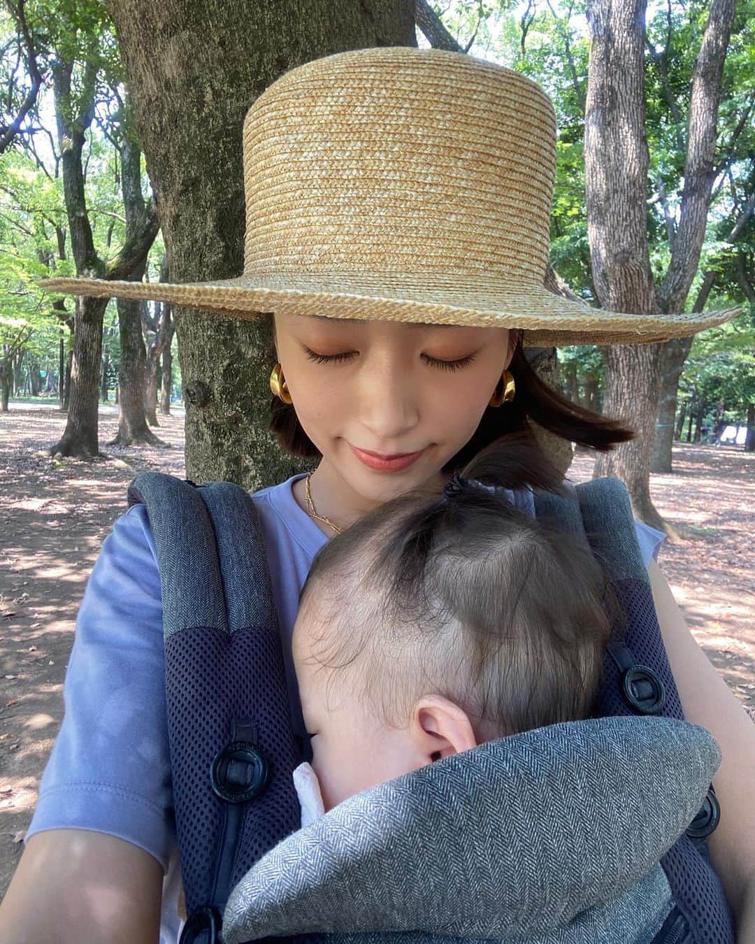 近藤千尋のインスタグラム：「朝一で人の少ない場所を探して 風が気持ちよかった〜🍃🌈 今日も暑くなってきたので お家プールかなぁ🏠✨ 熱中症、コロナ対策に気をつけて、 みなさんも素敵な日曜日を。。🌼」