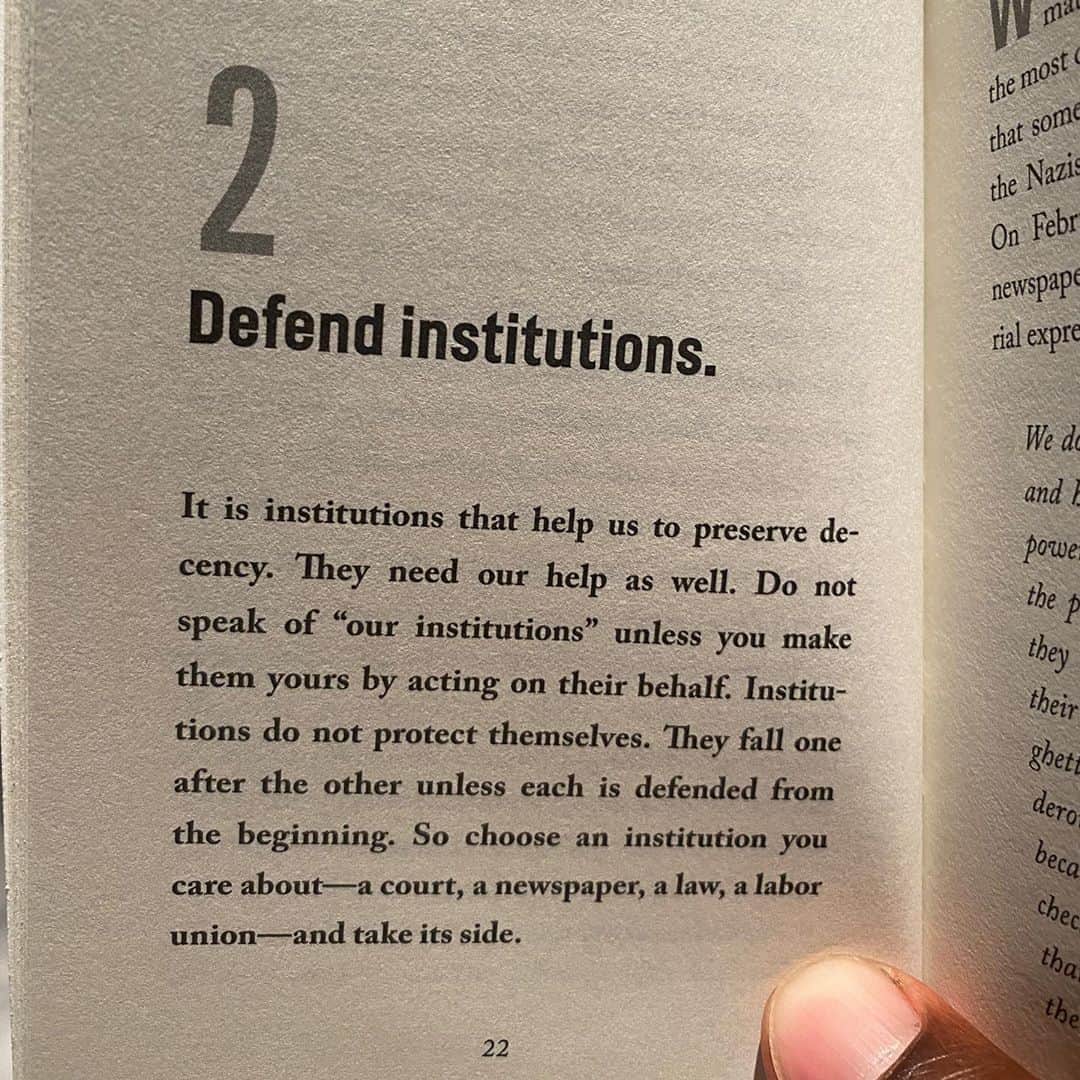 レイ・アレンのインスタグラム：「Defend our institutions! #ontyranny」