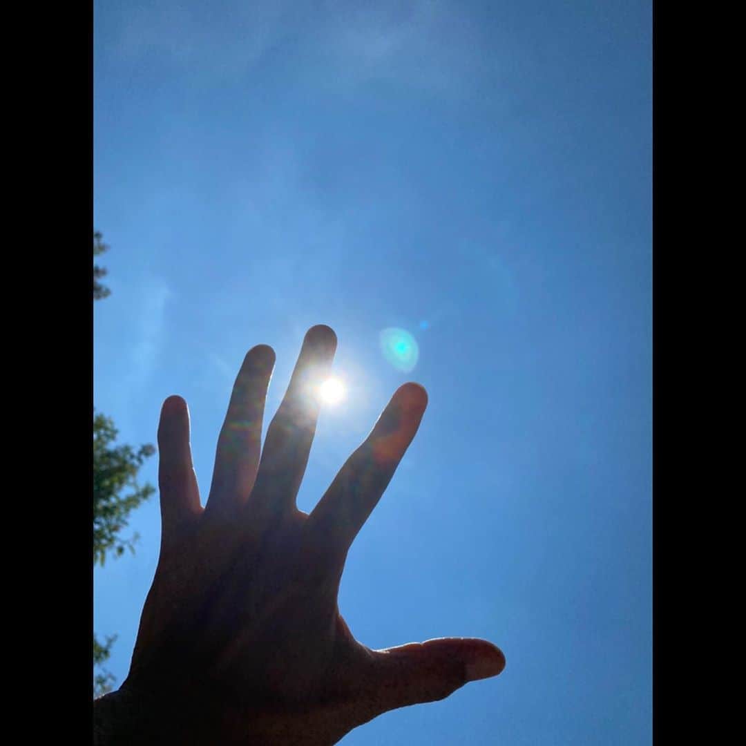 木村拓哉さんのインスタグラム写真 - (木村拓哉Instagram)「﻿ ﻿ 「うわうわうわ……。﻿ ちょっと外に居るだけで、身体が熱くなる物凄い暑さ。﻿ コロナ感染、熱中症にくれぐれも気を付けて下さいね！」﻿ ﻿ STAY SAFE‼︎﻿ ﻿ 拓哉﻿ #木村拓哉#TakuyaKimura」8月16日 11時44分 - takuya.kimura_tak