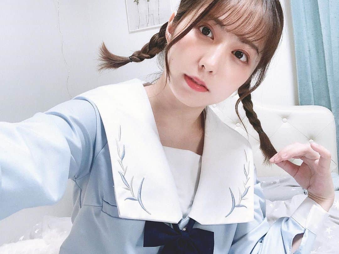 前田美里のインスタグラム：「にちようび。 . .  #日曜日 #制服 #セーラー服 #💙 #コスプレ #おうち時間 #stayhome #ノスタルジック #女子力 #自撮り  #film #film_jp #photo #summer #selfie #ファインダー越しの私の世界 #写真好きな人と繋がりたい #ヲタク #欅坂46 #日向坂46 #costume #japanesegirl #follow #followme #좋아요 #팔로우미 #팔로미 #오오티디」
