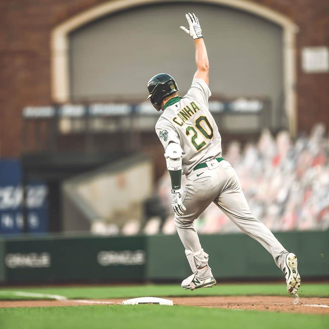 オークランド・アスレチックスさんのインスタグラム写真 - (オークランド・アスレチックスInstagram)「Canha get yet ANOTHER comeback dub?! #RootedInOakland」8月16日 11時56分 - athletics