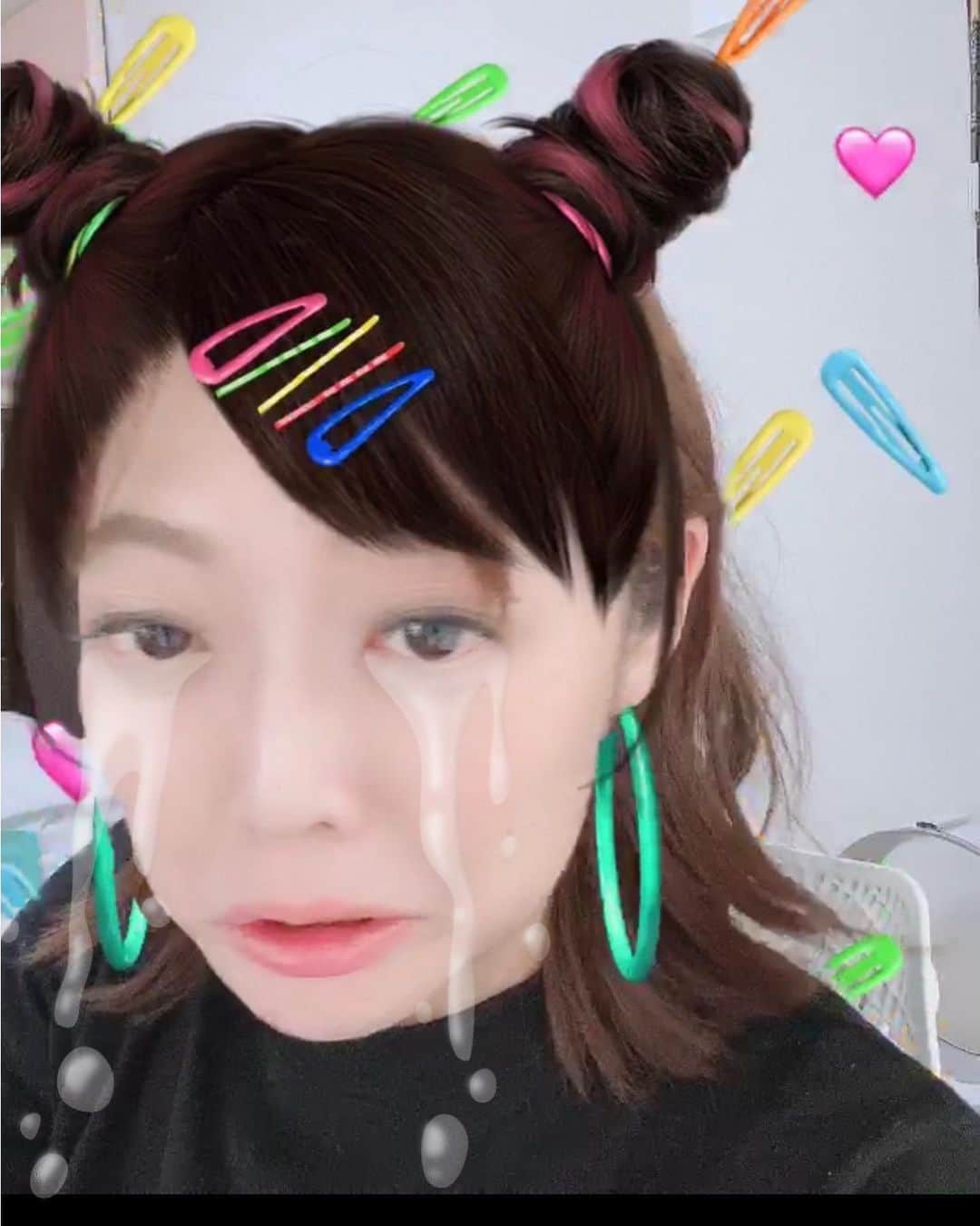 のインスタグラム：「息子の唇にヘルペスができて、小児科に行きお薬をもらってきました🏃‍♀️息子は変わらず元気です💦習い事の振替やあちこちに連絡。息子の動向に目を光らせる私。なんだか落ち着かずフワフワしてます😭 手足口病じゃなくて良かったと思うことにします😑😑 ... 写真は先日やってみたフワちゃん加工。 #気持ちがフワフワしてるのでフワちゃん #フワちゃん加工  #涙は付け加えました #髪の毛も顔もひどい笑 #海保知里」