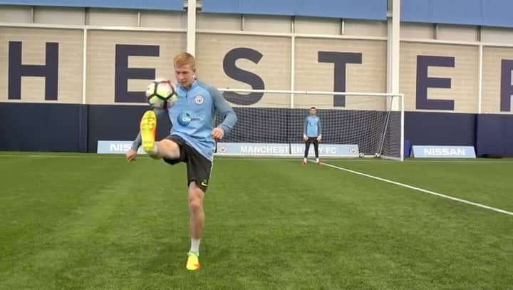 F2Freestylersのインスタグラム：「Congrats @kevindebruyne on being named @premierleague Player of The Year! 🔥🏆」