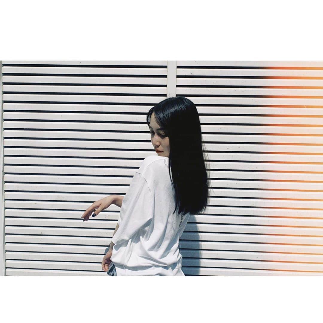 福田一華さんのインスタグラム写真 - (福田一華Instagram)「・﻿ ﻿ ﻿ 最近暑すぎて髪もうねうねしちゃう🤭﻿ ﻿ ストレートキープしてください！﻿ 私の髪！！！﻿ ﻿ ﻿」8月16日 23時01分 - f.ichika__