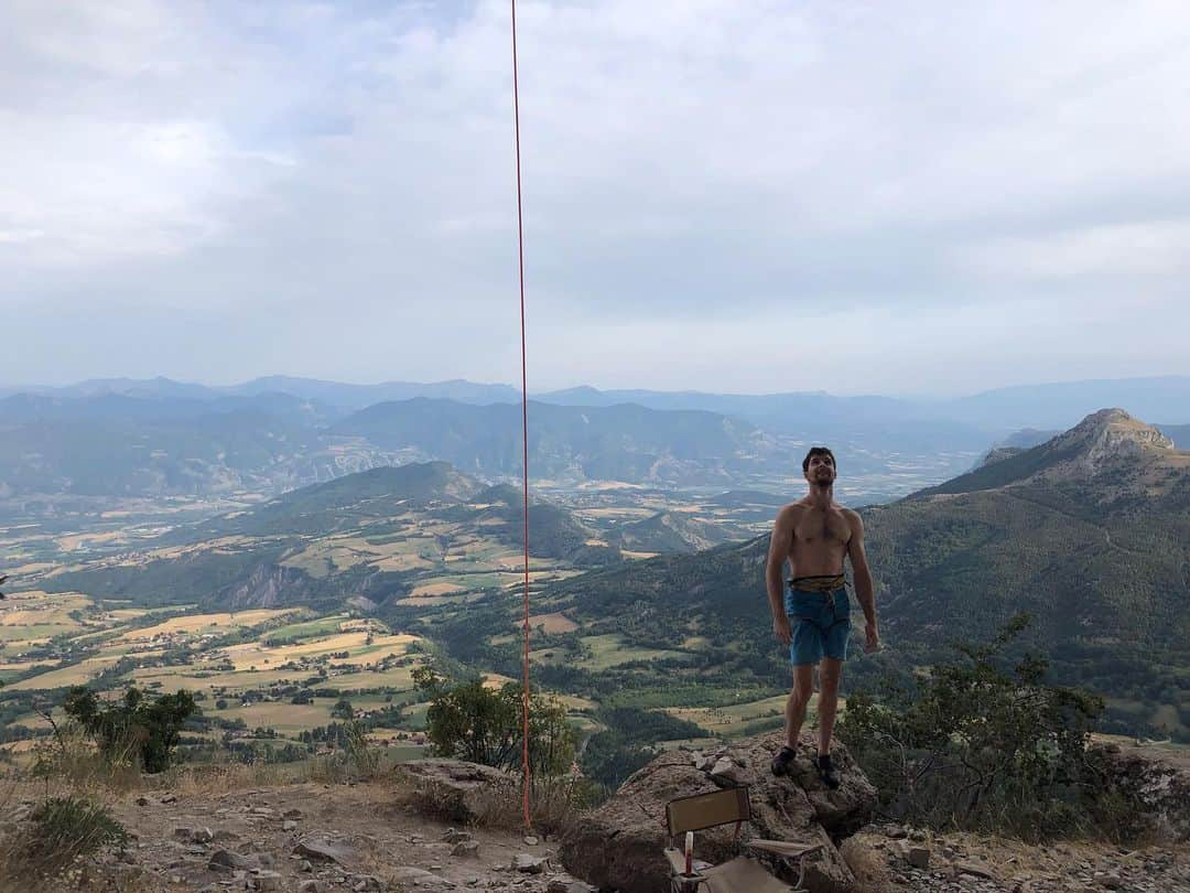 ヤン・ホイヤーさんのインスタグラム写真 - (ヤン・ホイヤーInstagram)「Enjoying the process on a few different projects in Céûse 🤩  @madrockclimbing  @mammut_swiss1862」8月16日 21時32分 - janhojer