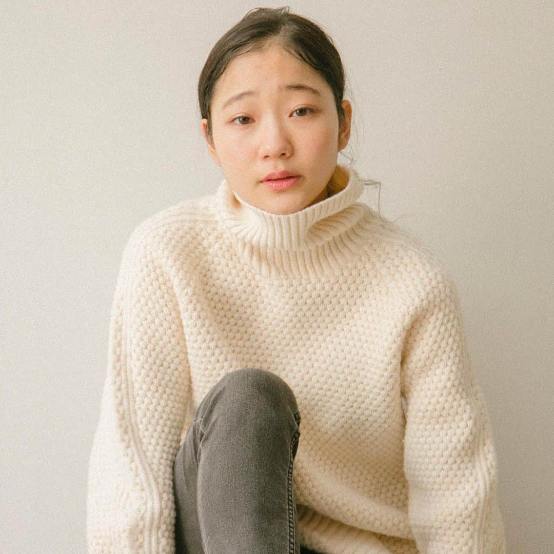 斎藤なりさんのインスタグラム写真 - (斎藤なりInstagram)「マスク生活だから眼鏡曇ってしまってかけられないかけられない🪐  #となりのラジオ」8月16日 21時39分 - nari_eye