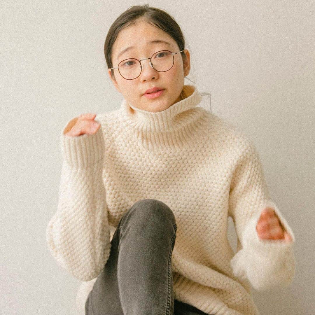 斎藤なりさんのインスタグラム写真 - (斎藤なりInstagram)「マスク生活だから眼鏡曇ってしまってかけられないかけられない🪐  #となりのラジオ」8月16日 21時39分 - nari_eye