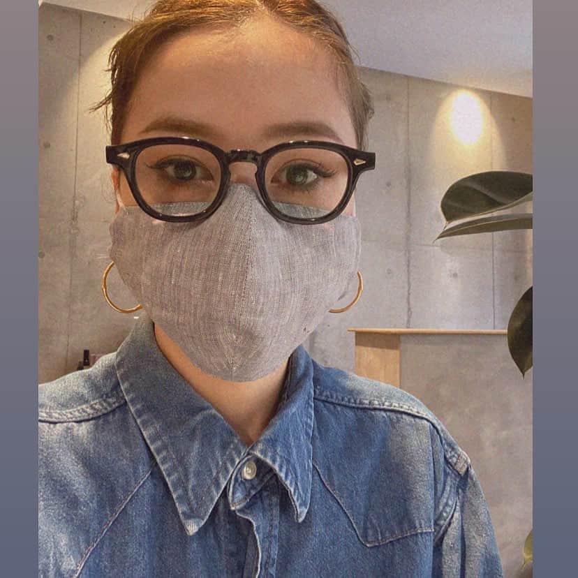 土田瑠美さんのインスタグラム写真 - (土田瑠美Instagram)「グレーのマスクもいいな🤍  デニムのシャツだからグレーのマスクにと お洋服に合わせてマスクもチェンジしてみるのも良いかも  #先日の休日の写真 #いとこがつくってくれた  #😷」8月16日 21時40分 - ru0711