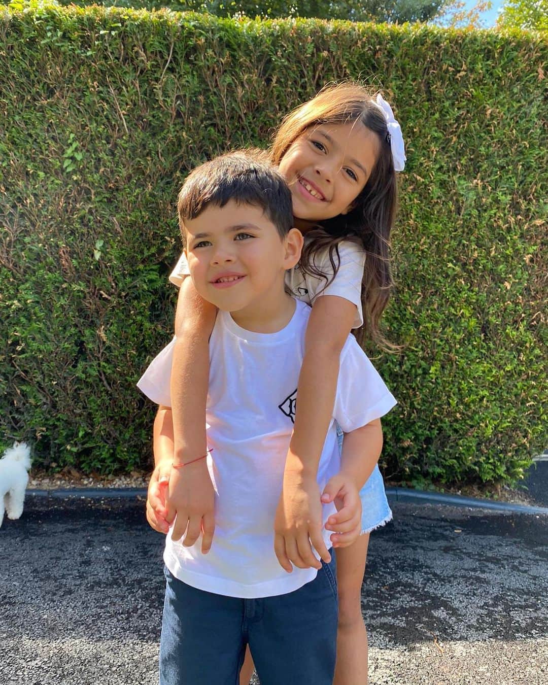 のインスタグラム：「Feliz Día del niño mis amores ❤️ deseo que sean siempre muy felices ❤️son mi vida los amo 🥰🥰」