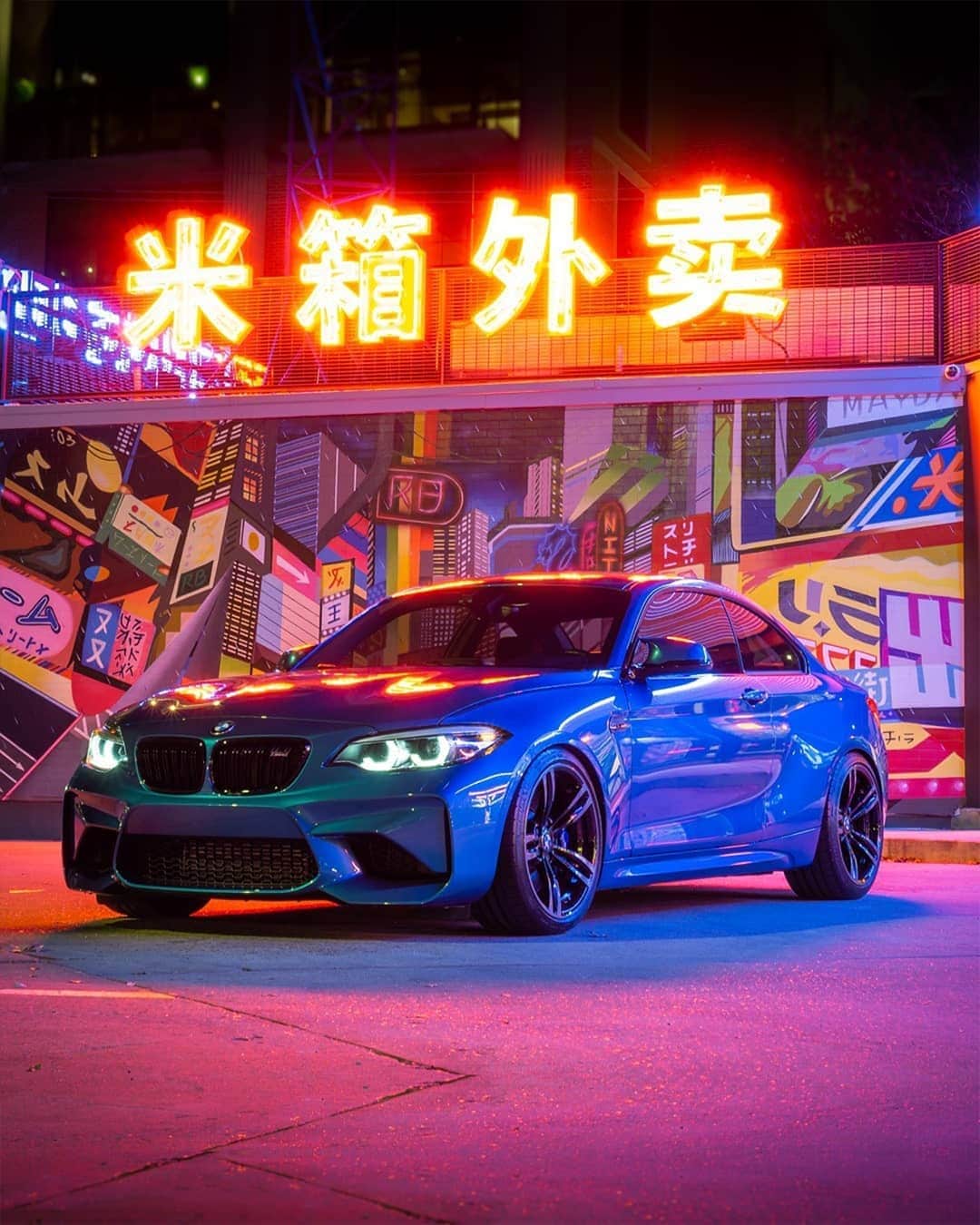 BMWのインスタグラム：「Night of the lights. The BMW M2. #TheM2 #BMW #M2 #BMWM #BMWrepost @dr_m2sko」