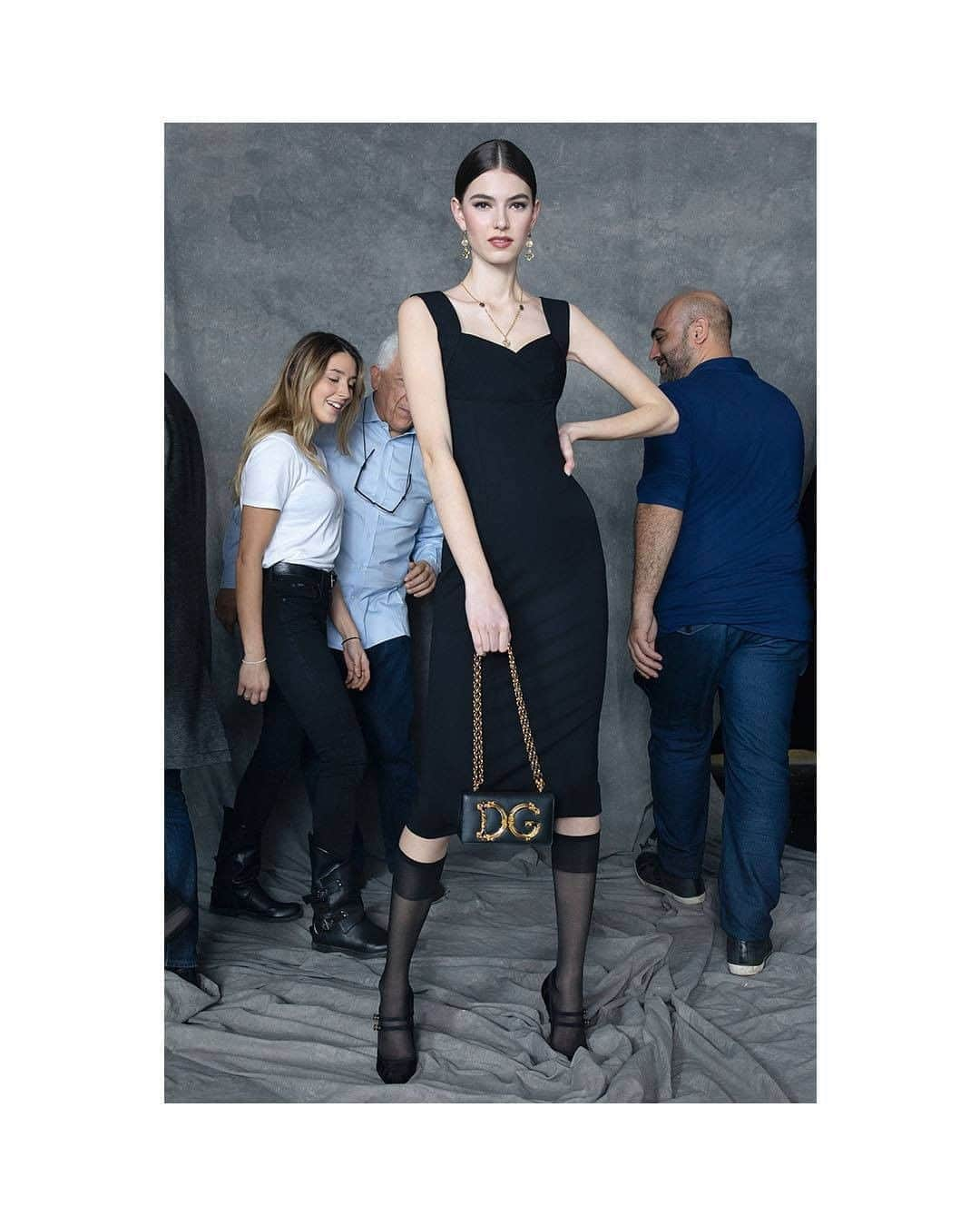 ドルチェ&ガッバーナさんのインスタグラム写真 - (ドルチェ&ガッバーナInstagram)「Featuring a sweetheart neckline, the sleeveless black #DGFW20 dress is characterized by clean lines and modern sensuality. The look is paired with a black #DGGirls shoulder bag featuring the #DolceGabbana Baroque logo.    Shot by @morellibrothers    Discover the collection at the link in bio.   #DGWomen」8月16日 22時00分 - dolcegabbana