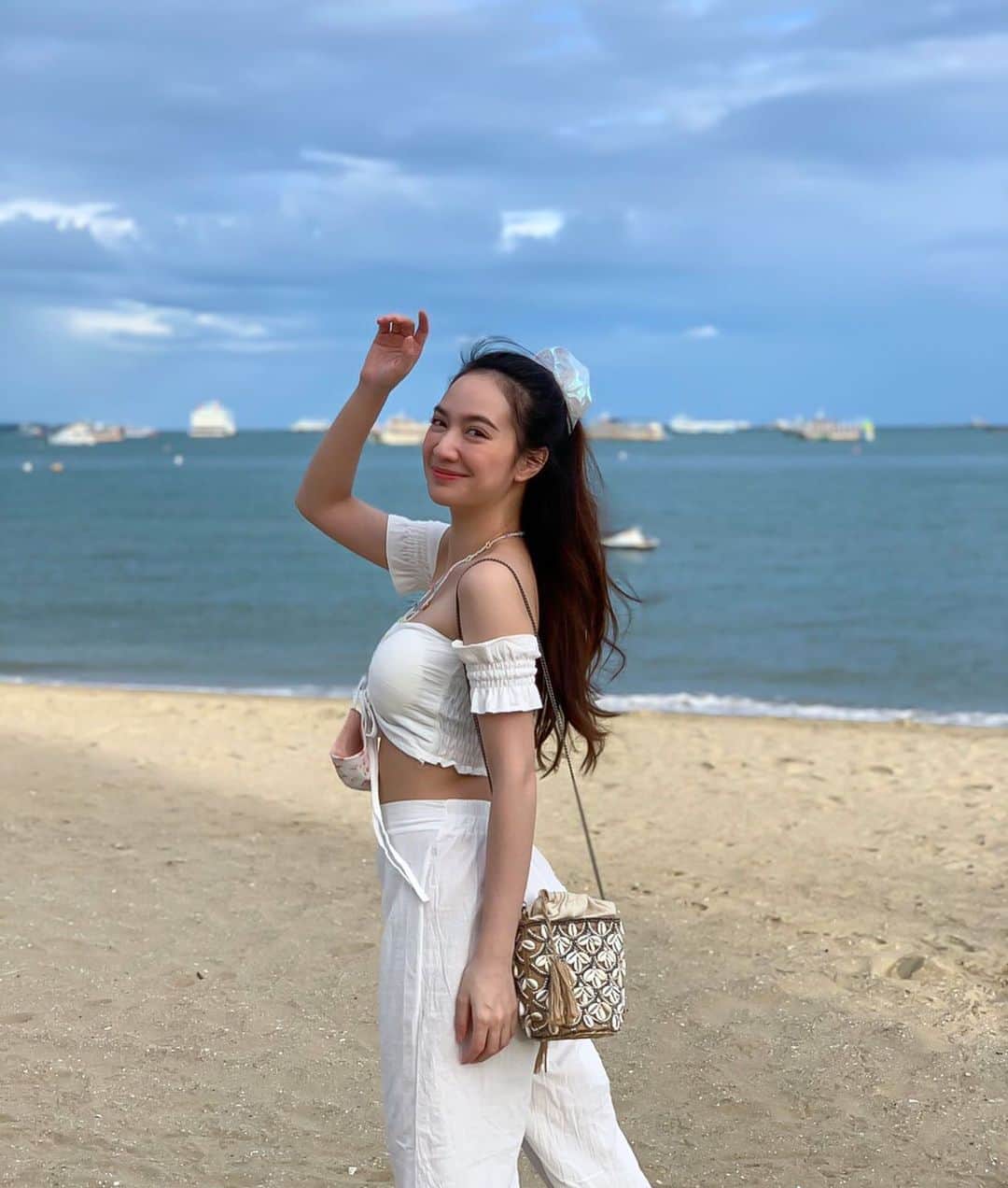 インヤのインスタグラム：「ชอบทะเลจังเลยย 🏝🌤」
