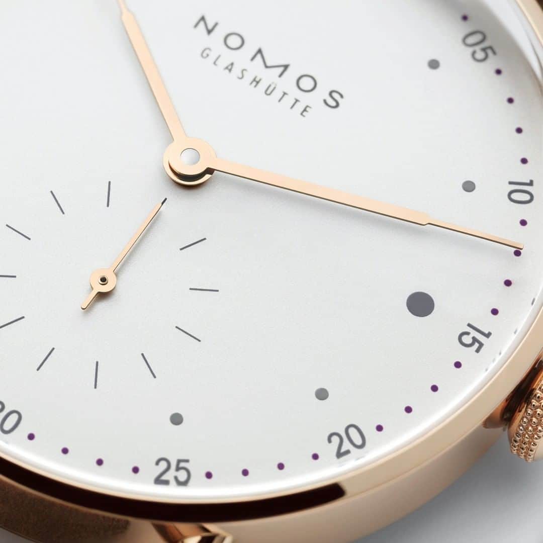 ノモスさんのインスタグラム写真 - (ノモスInstagram)「Metro rose gold 33 is a rare beauty—and one of only a handful of NOMOS models to feature an 18 kt gold case. It's been hard to find since its introduction last September, but today we have good news: This watch is now back in stock at nomos-glashuette.com!  #nomos #nomosglashuette #glashütte #nomosmetro #metro #madeingermany #designwatch #goldwatch #rosegold #18karat #watchmaking #goldentwenties #WOYW #wristwatch #watchlover #watchporn」8月16日 22時10分 - nomos_glashuette