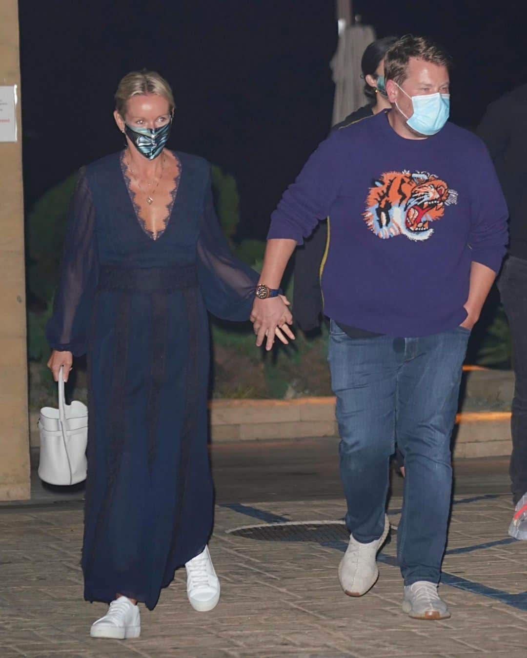 Just Jaredさんのインスタグラム写真 - (Just JaredInstagram)「@j_corden and wife Julia Carey enjoy a date night at Nobu. #jamescorden #juliacarey Photo: Backgrid」8月16日 22時19分 - justjared