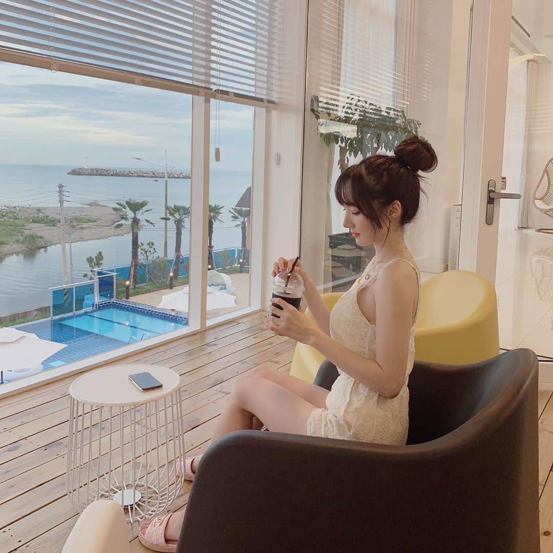 ミンヒ さんのインスタグラム写真 - (ミンヒ Instagram)「너무 좋다아💕 커피 테이크아웃해서 방에서 마시기😖」8月16日 22時20分 - juminhee