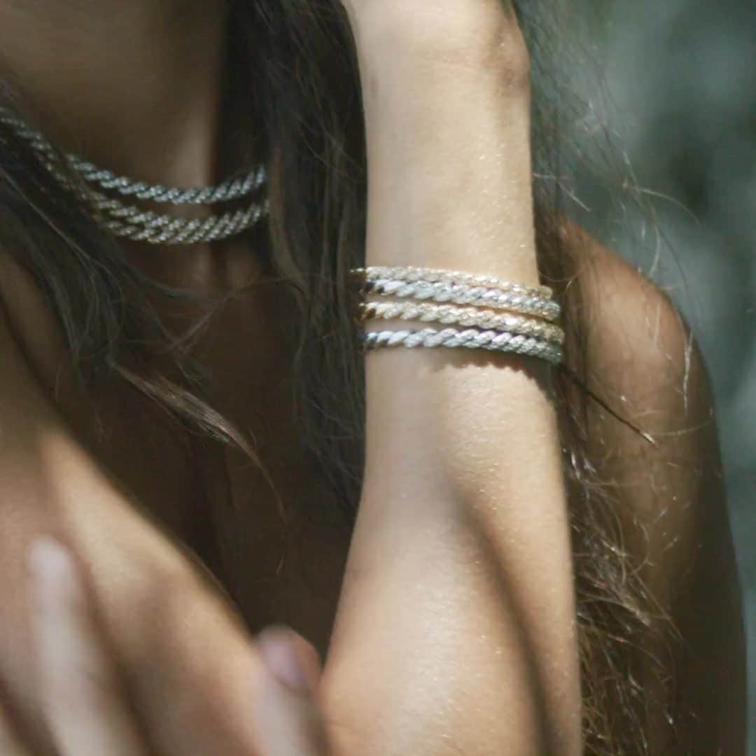 デビッドヤーマンのインスタグラム：「Diamonds in motion… Pavéflex. #DavidYurman #DYRoadTrip」