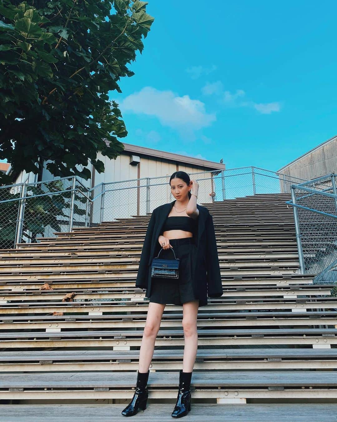 河北麻友子さんのインスタグラム写真 - (河北麻友子Instagram)「☁️☁️☁️ Face mask, but make it fashion.  FASHION SET: Danielle Bernstein  BOOTS: hulis for IRUKA BAG: Balenciaga  #FASHION #OOTD #麻友コーデ」8月16日 22時13分 - mayukokawakitaofficial