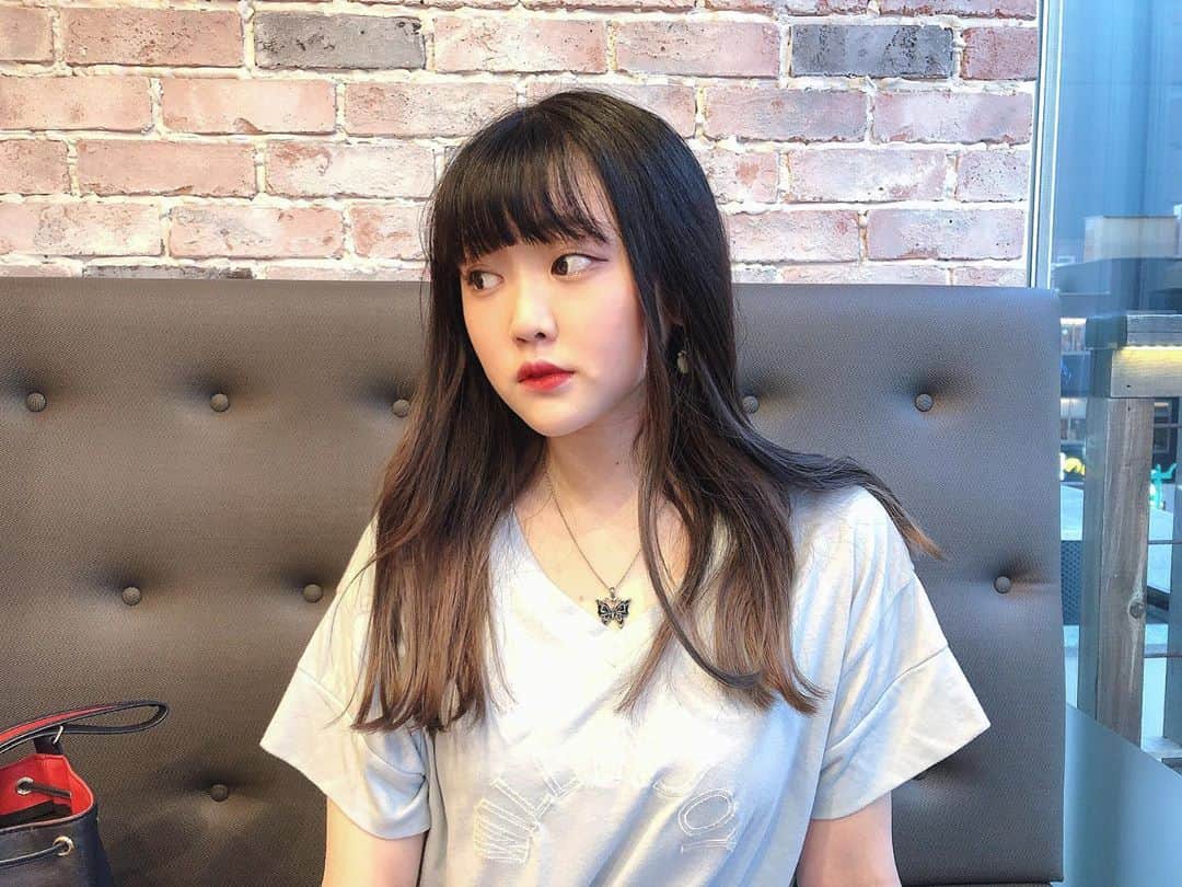 のインスタグラム：「絶対目が合わない人  왜 한번도 카메라를 안보니 나나야....」