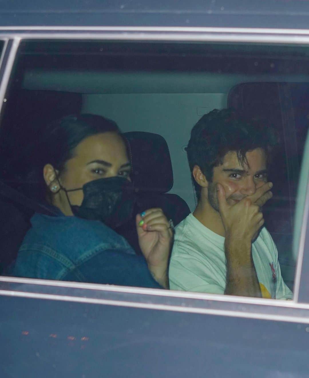 Just Jaredさんのインスタグラム写真 - (Just JaredInstagram)「@ddlovato and @maxehrich look happy after a date night together in Malibu. #demilovato  #maxehrich  Photo: Backgrid」8月16日 22時21分 - justjared