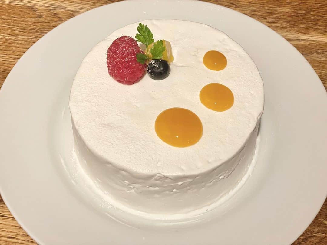 吉野史桜さんのインスタグラム写真 - (吉野史桜Instagram)「ケーキ？🍰  いいえ、かき氷です🍧✨  #かき氷 #セバスチャン #セバスチャンかき氷 #マンゴーとホワイトチョコレートのショートケーキ #いちごのクレームブリュレ」8月16日 22時22分 - shionyoshino