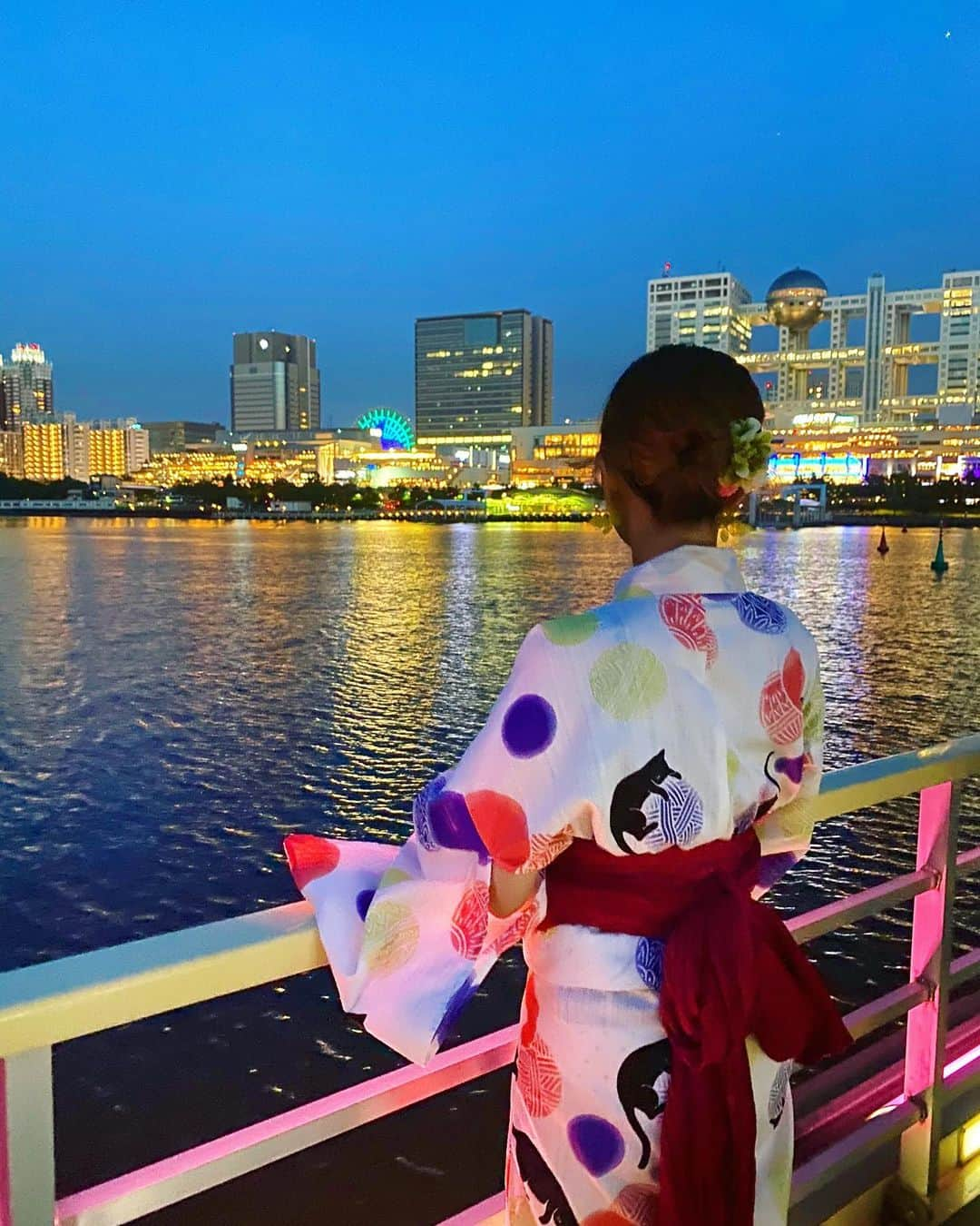 河西里音のインスタグラム：「Beautiful✨✨✨ ♡ ♡ ♡ #summer #summergirl #nightview  #yukata👘  #japanesegirl  #🌃 #まだまだ夏は終わらない」