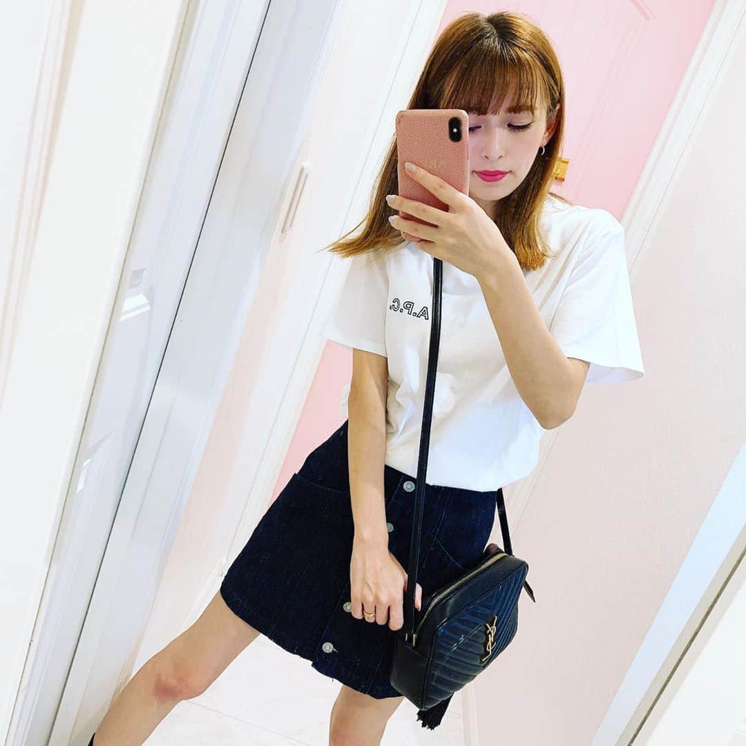 町田亜里香のインスタグラム：「またまた投稿してなかった…☹︎✍︎︎ ちょっと前のお洋服とお化粧💄𓍯 詳細はタグ付けしてあります🏷 . . お買い物とか行かない日は、 一日部屋着あるある🥺 コロナ…早くいなくならないかな。 マスク取って買い物したいよ…😱 夏は本当に苦しい😷 皆さんも体調管理には気をつけながら コロナにも気をつけましょう😱 私が住む埼玉は 連日朝7時にはもう暑い🥵。 . カラコンは、 ゆうこすちゃんのやつ🥺 . #シンプルコーデ  #カジュアルコーデ  #ママコーデ  #apc #moussy  #イブサンローラン #サンローラン  #サンローランバッグ #ダイエット #脚やせ #ママファッション #code #ゆうこすカラコン #ゆうこす #カラコン  #カラコンレビュー」
