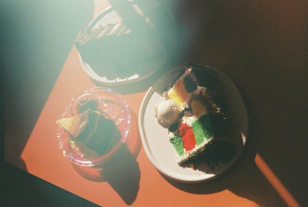 トリイクニコさんのインスタグラム写真 - (トリイクニコInstagram)「３年前の @doredoreofficial 🍰  #３年越しの現像w #カメラの修理早く取りに行きたい #filmphotography  #韓国カフェ  #トリイカメラ」8月16日 22時38分 - toriicamera