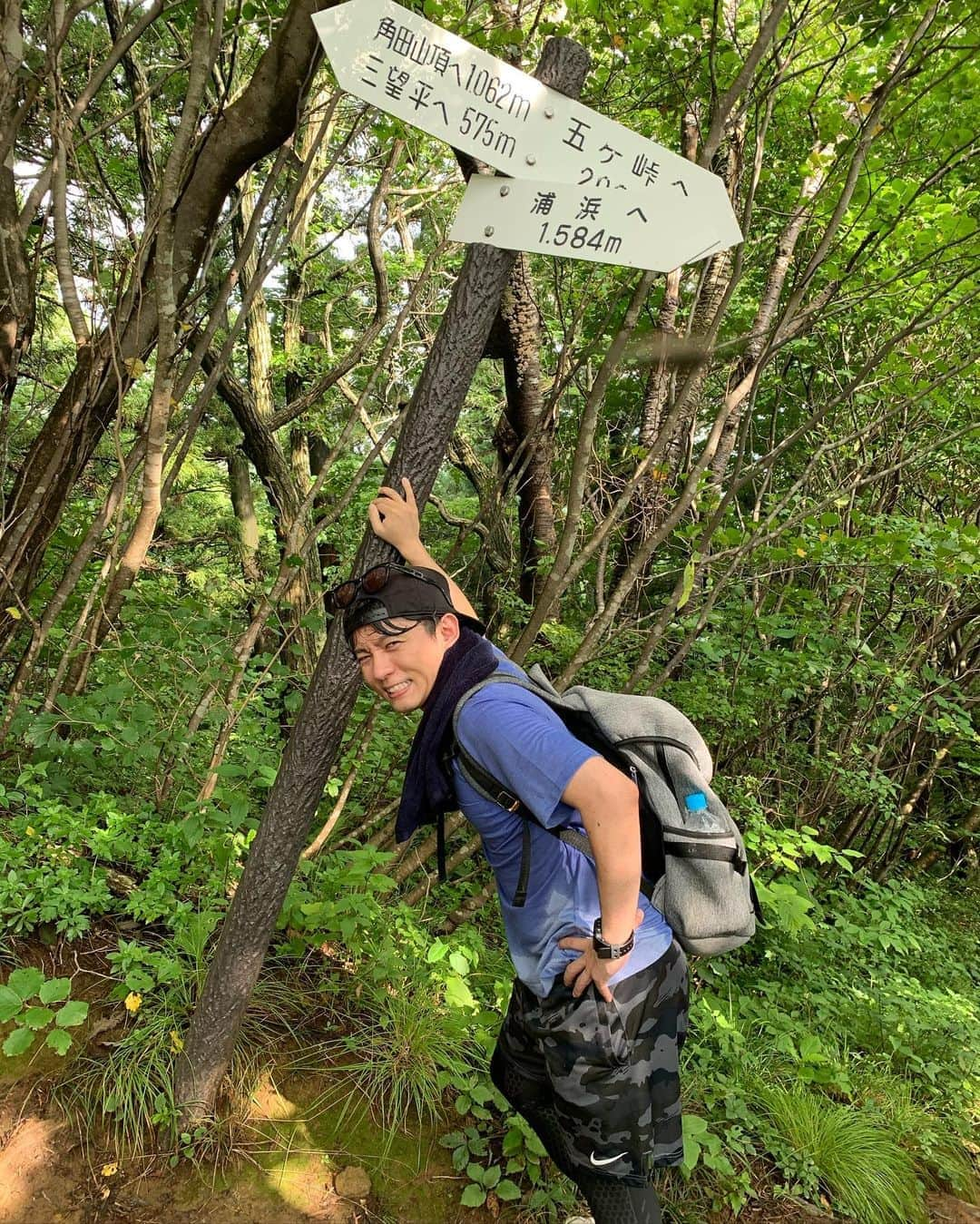 工藤淳之介さんのインスタグラム写真 - (工藤淳之介Instagram)「先週月曜のOA。角田山に約3500回登っているというリスナーと急遽、生電話をしてその魅力をご説明して頂き「私も登ります」と宣言。 男に二言はない！ということで行ってきました。 気持ちよかったー！写真まだ色々あるのでまたそのうちあげます。感想は明日の番組内で☺️  #新潟 #新潟放送 #bsnラジオ #3時のカルテット #登山 #山登り  #新潟登山  #角田山  #角田山登山 #角田山五ヶ峠コース  #新潟のコメジルシ  #mountain  #mountains  #mountainview   #bsn #アナウンサー #やますたぐらむ  #言ってみたかった　笑 #工藤淳之介」8月16日 22時30分 - kudojun_nosuke_bsn