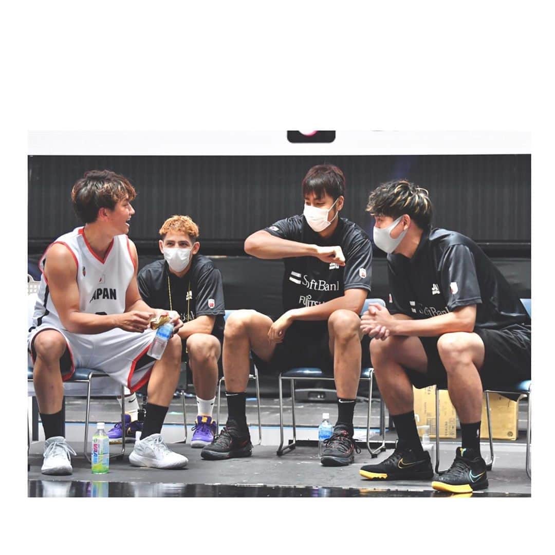 ベンドラメ礼生のインスタグラム：「2020.08.16  試合出ないのに行く意味ある？ とコメントがありましたが  日本代表としてファンと繋がる。 笑顔や元気を届けられる。  それは僕たちにとって 大きな行く意味なんです。  #バスケで日本を元気に したいから。これが僕のできる100%です。 だから、悲しいこと言わないで(^-^  雑なインスタLiveの件は謝る。笑  #おれの右肘自慢」