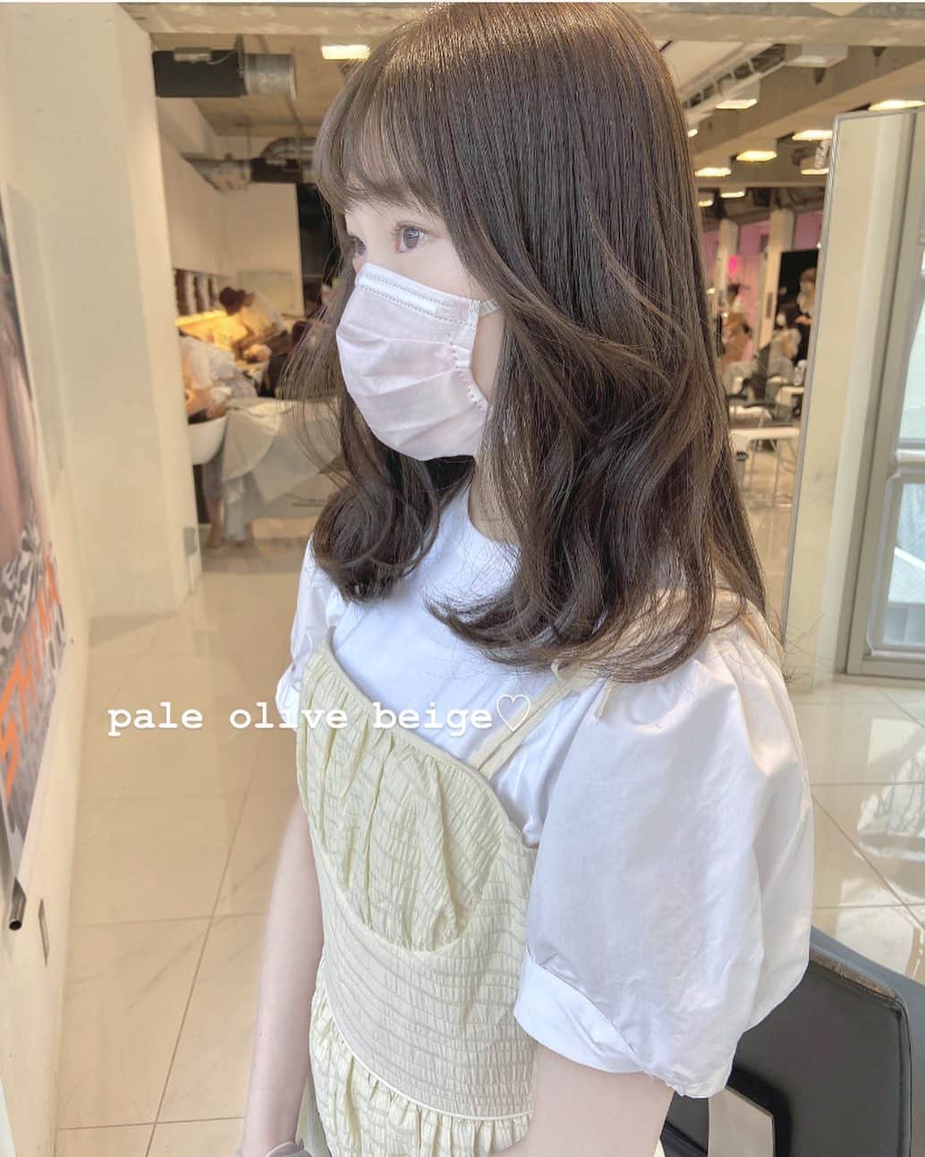 佃加菜のインスタグラム：「pale olive beige♡🍈 色素の薄い柔らかいペールオリーブ♡ 透明感を更に引き立ててくれます✨ . 初カラーとは思えないとっても良い色味🍈 お洋服と雰囲気にぴったりで とても素敵でした✨」