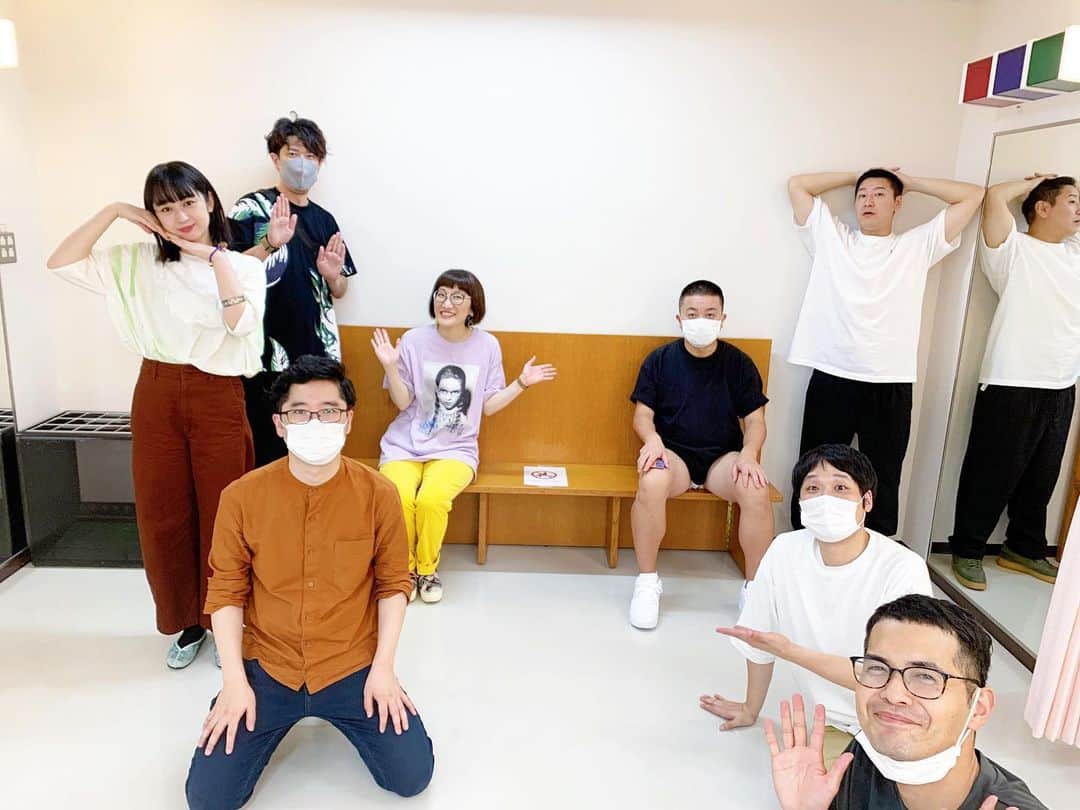 小川暖奈のインスタグラム：「チョコレートプラネットのlive tube in ブロッサム　ありがとうございました！ 楽しいメンバーであっという間だったのと、二階席まである凄く立派な劇場で無観客配信だったので不思議な感覚でした！🧚🏻‍♀️笑 お客さん満席でまたブロッサム立ちたいですー！！」